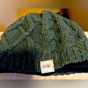 Multiple women’s outdoor/hunting items